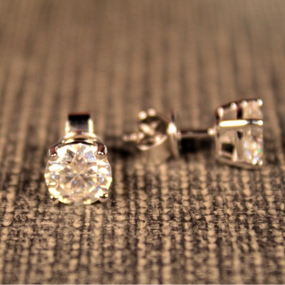 1CT Moissanite Diamond Stud Earrings 18K White Gold Plated S925 Sterling Silver - Picture 7 of 8
